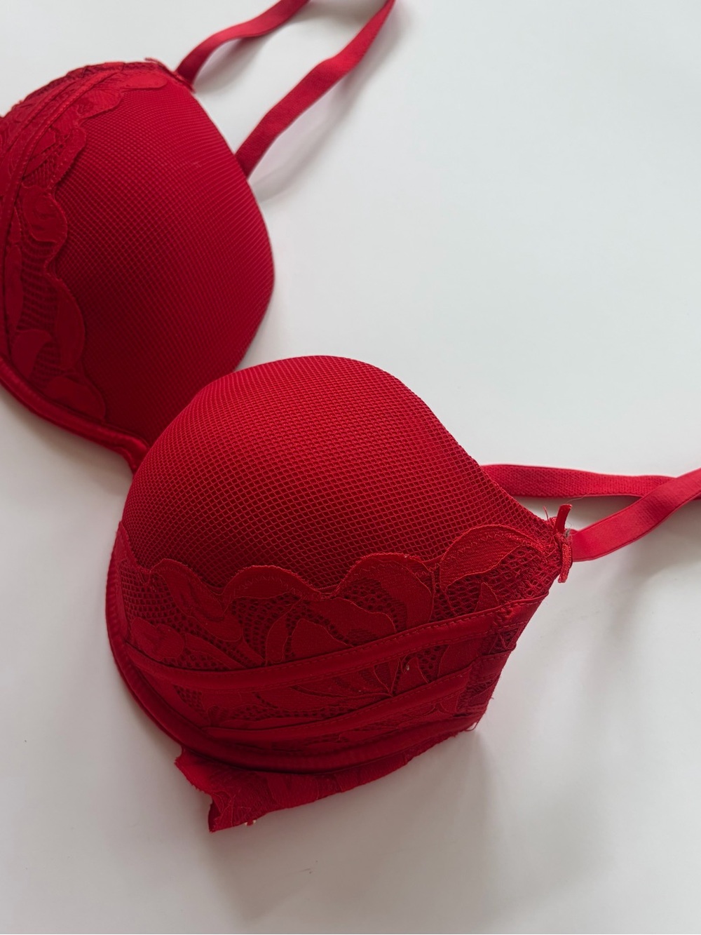 LA VIE EN ROSE Red Lace Push-Up Bra - Women Intimates size 36C
